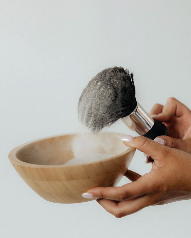 Shimmer finishing powder to set spray tan and eliminate stickiness by The Sunless Bar